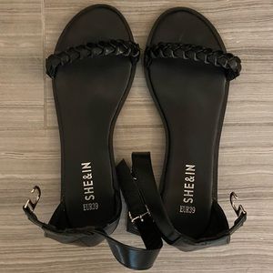 Black sandals size 8.5